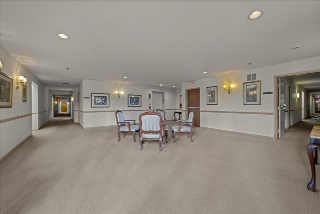 29 Hunt Club Drive 29, St. Charles, IL 60174