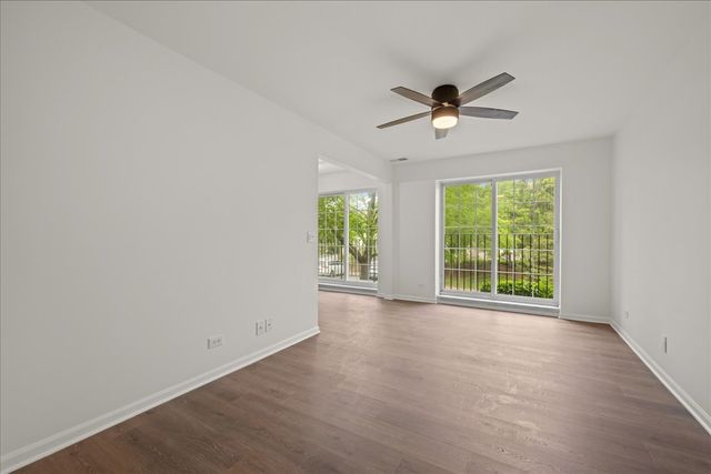 29 Hunt Club Drive 29, St. Charles, IL 60174