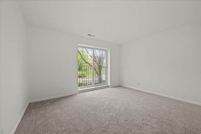 29 Hunt Club Drive 29, St. Charles, IL 60174