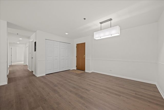 29 Hunt Club Drive 29, St. Charles, IL 60174