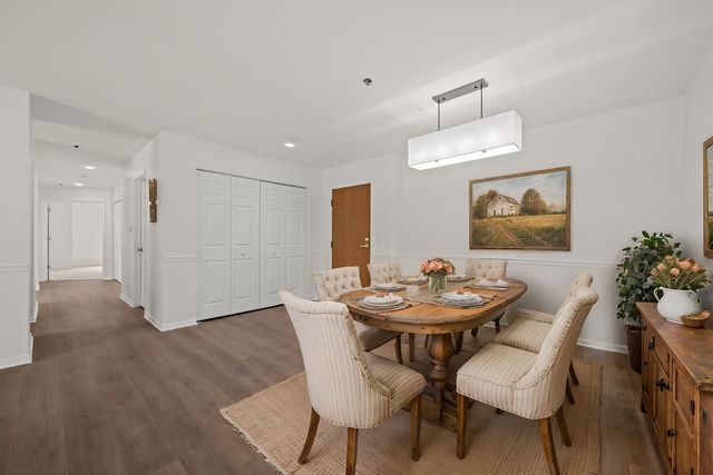 29 Hunt Club Drive 29, St. Charles, IL 60174