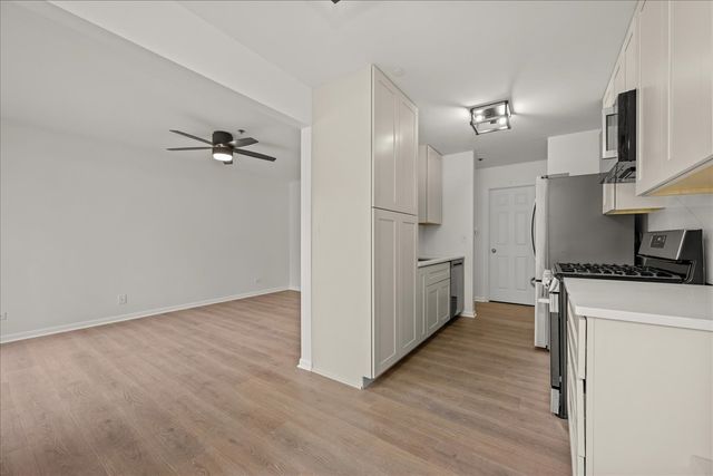 29 Hunt Club Drive 29, St. Charles, IL 60174