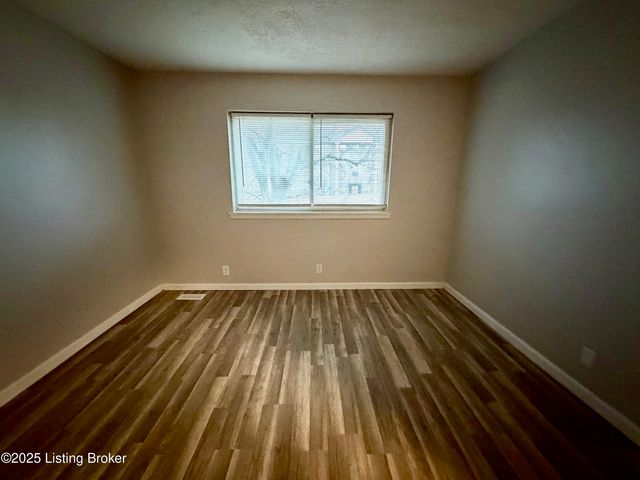 6602 Vandre Ave, Louisville, KY 40228