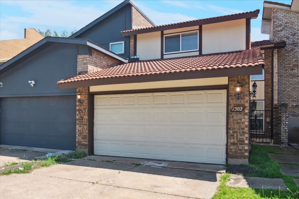 1302 Summerwood Lane, Richardson, TX 75081