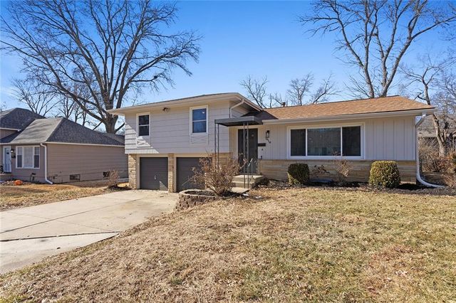 7916 Maple Avenue, Raytown, MO 64138