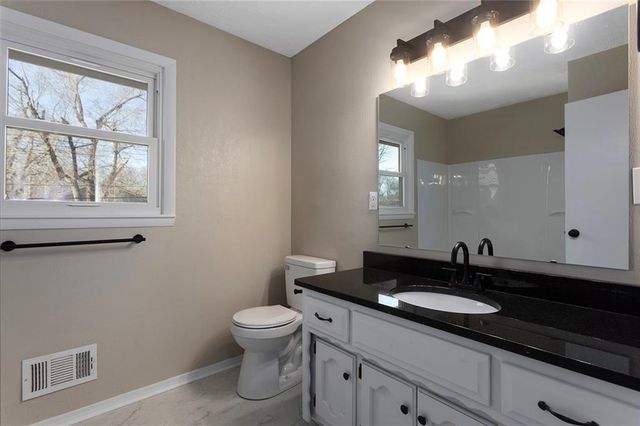 7916 Maple Avenue, Raytown, MO 64138