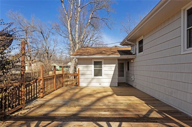 7916 Maple Avenue, Raytown, MO 64138