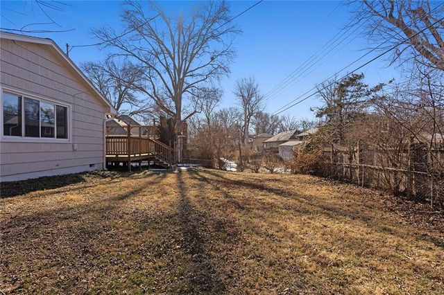 7916 Maple Avenue, Raytown, MO 64138