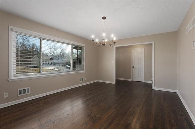 7916 Maple Avenue, Raytown, MO 64138