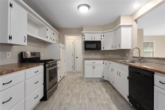 7916 Maple Avenue, Raytown, MO 64138