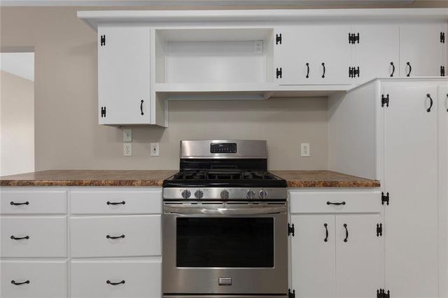 7916 Maple Avenue, Raytown, MO 64138