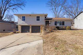 7916 Maple Avenue, Raytown, MO 64138