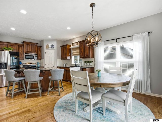 17232 Palisades Drive, Omaha, NE 68136