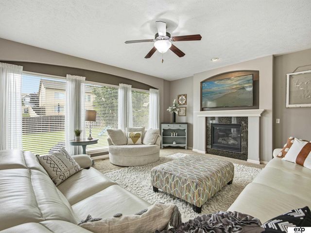17232 Palisades Drive, Omaha, NE 68136