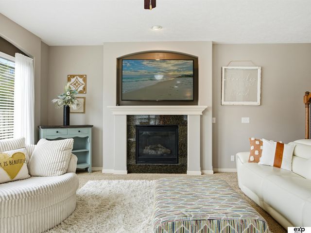 17232 Palisades Drive, Omaha, NE 68136