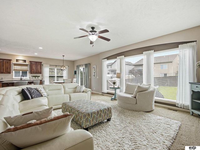 17232 Palisades Drive, Omaha, NE 68136