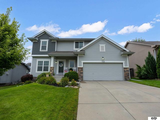 17232 Palisades Drive, Omaha, NE 68136