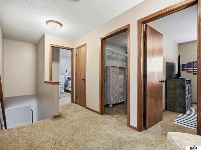 17232 Palisades Drive, Omaha, NE 68136