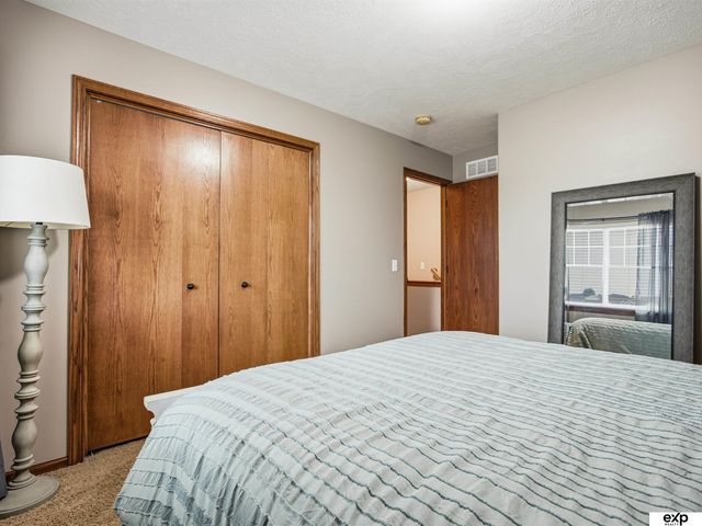 17232 Palisades Drive, Omaha, NE 68136