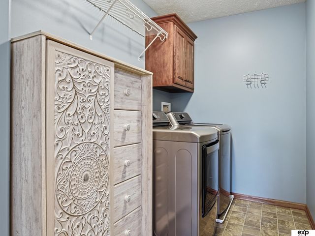 17232 Palisades Drive, Omaha, NE 68136