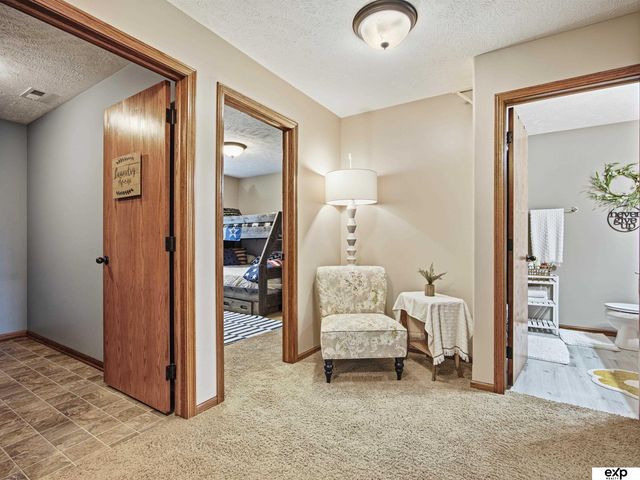 17232 Palisades Drive, Omaha, NE 68136