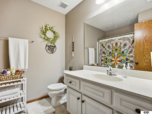 17232 Palisades Drive, Omaha, NE 68136