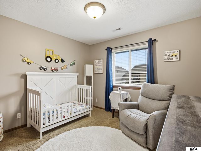 17232 Palisades Drive, Omaha, NE 68136