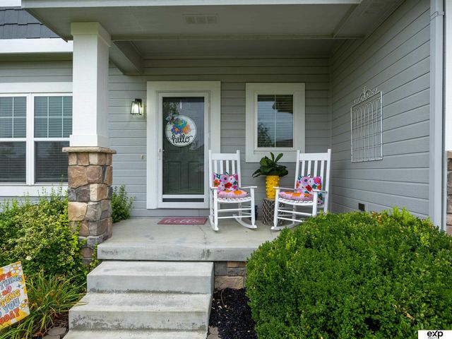 17232 Palisades Drive, Omaha, NE 68136