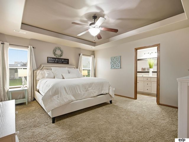 17232 Palisades Drive, Omaha, NE 68136
