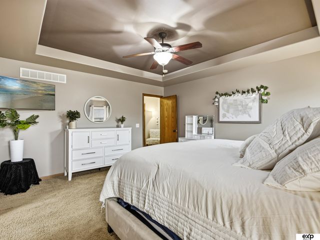 17232 Palisades Drive, Omaha, NE 68136