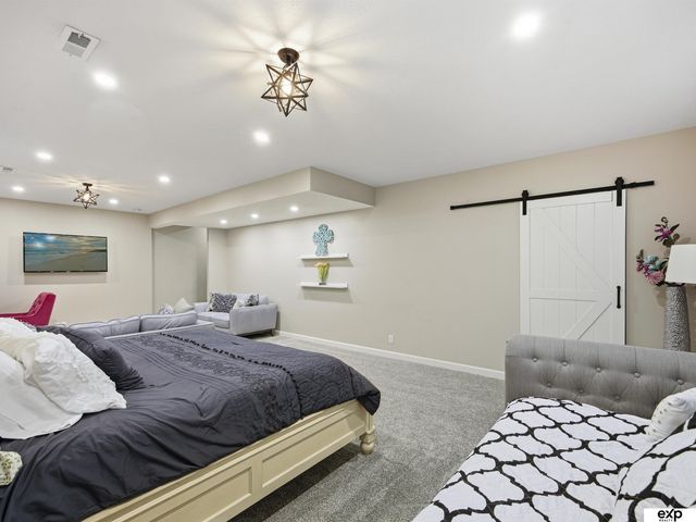 17232 Palisades Drive, Omaha, NE 68136