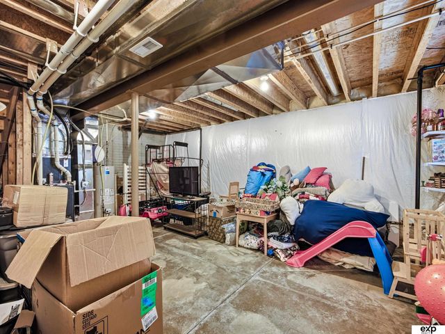 17232 Palisades Drive, Omaha, NE 68136