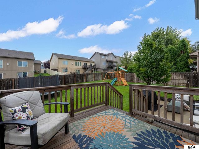 17232 Palisades Drive, Omaha, NE 68136