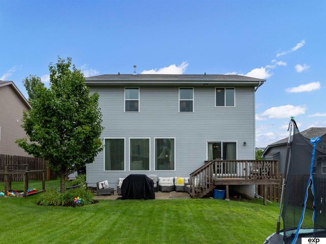 17232 Palisades Drive, Omaha, NE 68136