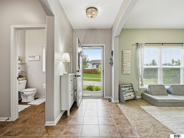 17232 Palisades Drive, Omaha, NE 68136