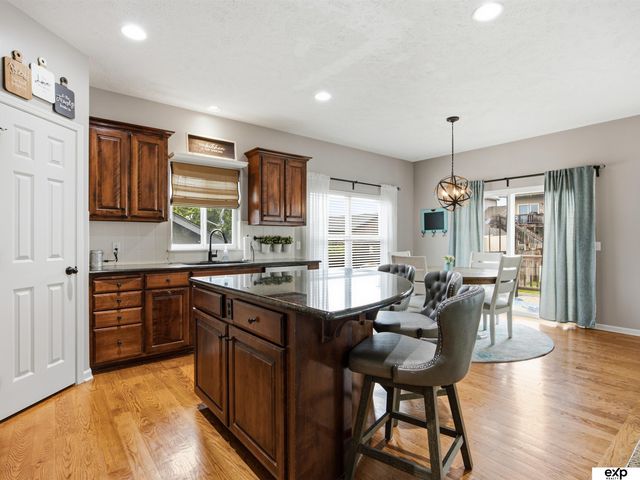 17232 Palisades Drive, Omaha, NE 68136