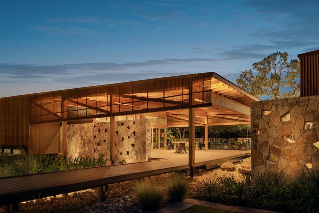 1525 Spring Gulch LN, Georgetown, TX 78628