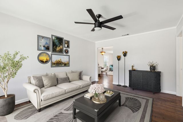 4908 Calmont Avenue, Fort Worth, TX 76107