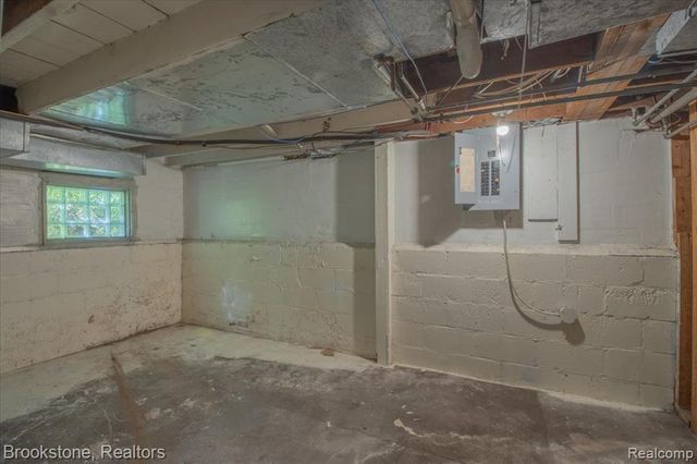 511 Woodcrest Drive, Royal Oak, MI 48067