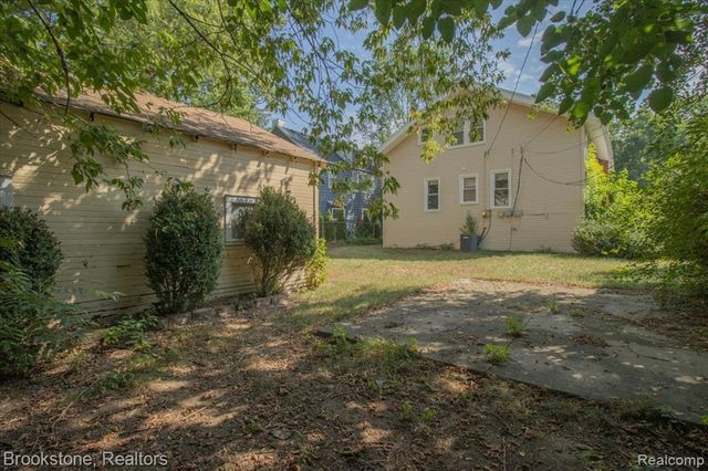 511 Woodcrest Drive, Royal Oak, MI 48067