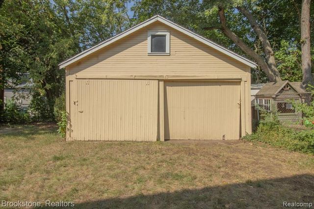 511 Woodcrest Drive, Royal Oak, MI 48067