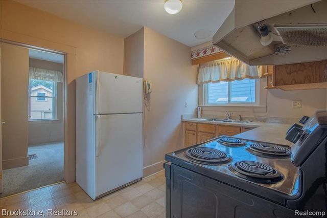 511 Woodcrest Drive, Royal Oak, MI 48067