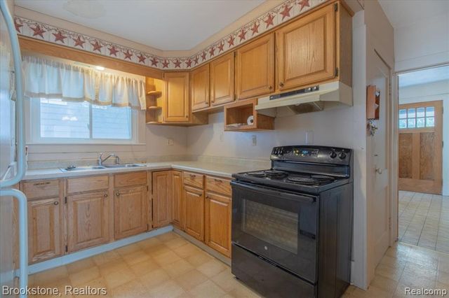 511 Woodcrest Drive, Royal Oak, MI 48067