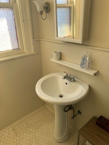 152 S Fairmount St 6, Friendship Park, PA 15206