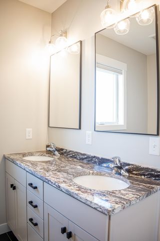 5476 Ridgeview Drive NW, Rochester, MN 55901