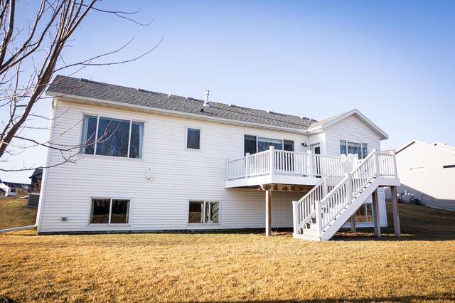 5476 Ridgeview Drive NW, Rochester, MN 55901