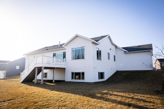 5476 Ridgeview Drive NW, Rochester, MN 55901