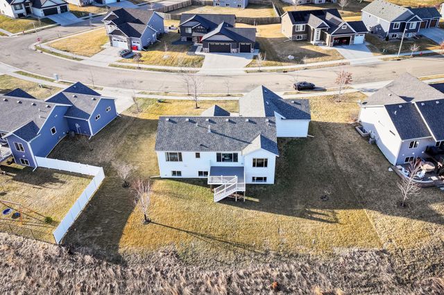 5476 Ridgeview Drive NW, Rochester, MN 55901