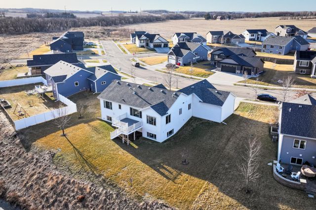 5476 Ridgeview Drive NW, Rochester, MN 55901