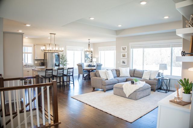 5476 Ridgeview Drive NW, Rochester, MN 55901